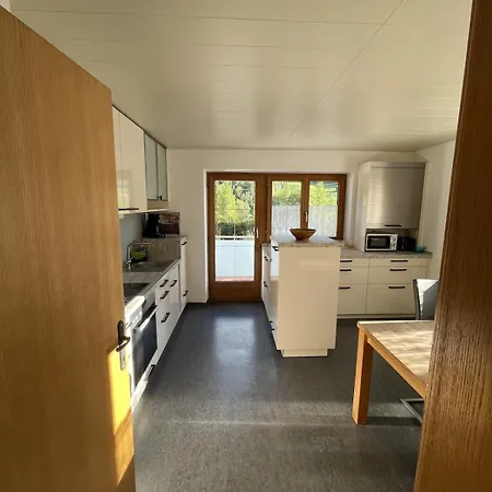 Zum Schwarzen Hirsch بيت للعطل