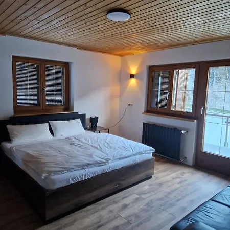 Zum Schwarzen Hirsch 达拉斯